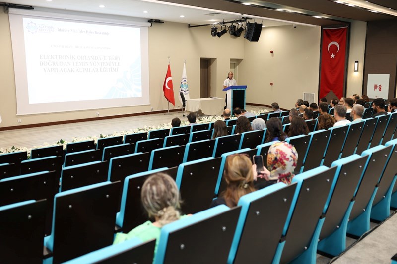 Üniversitemizde Hizmet İçi Eğitimler Sürüyor