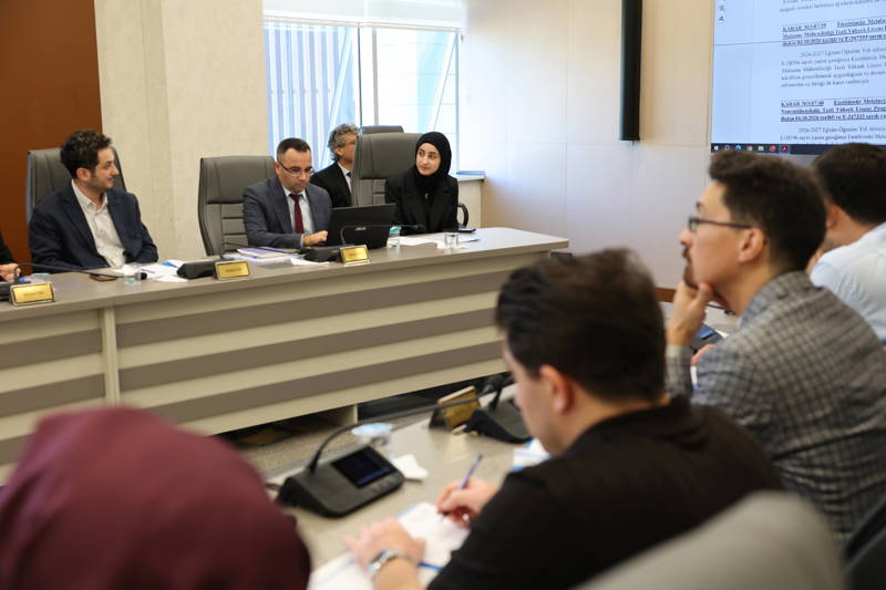 Öğrenci temsilcimiz senato toplantısında yerini aldı.