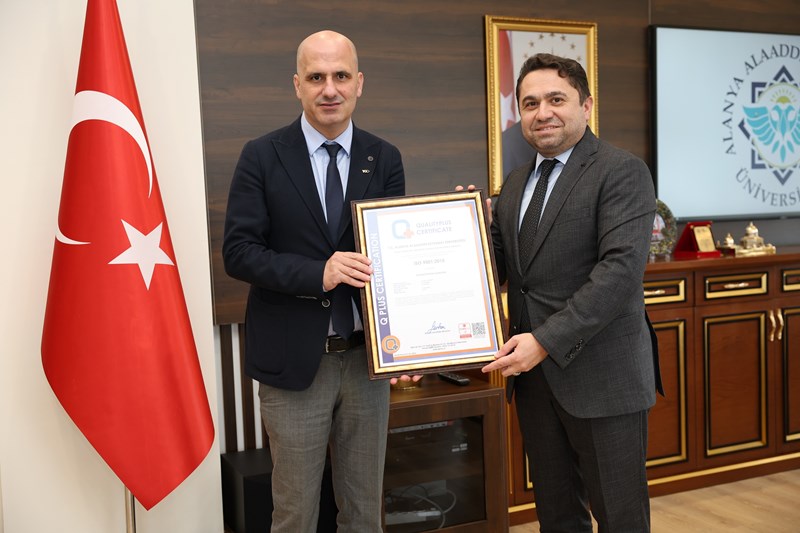 “ISO 9001-2015 Kalite Yönetim Sistemi Belgesi” Rektör Prof. Dr. Kenan Ahmet Türkdoğan’a takdim edildi.